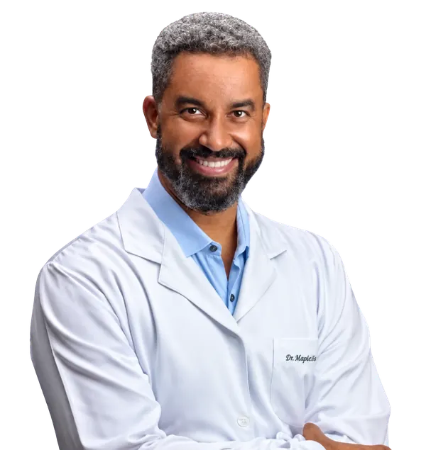Dr. Moysés Chaves de jaleco, médico psiquiatra